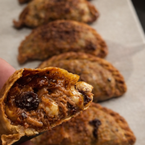 empanada de soja y hongos de pino